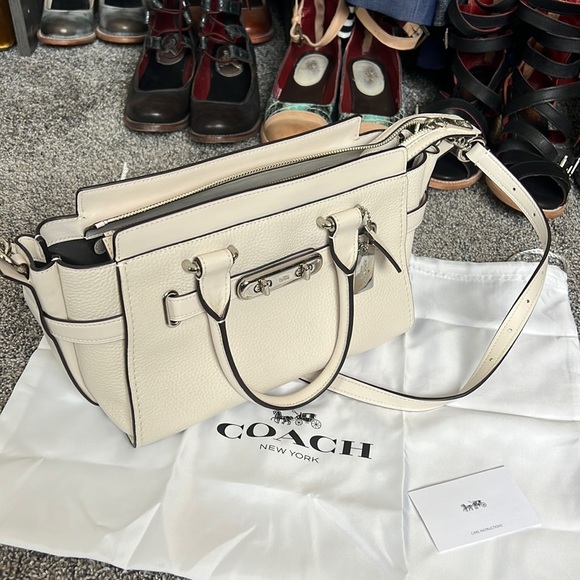 Coach Handbags - Coach Swagger 20 Pebbled Leather Purse new without tags